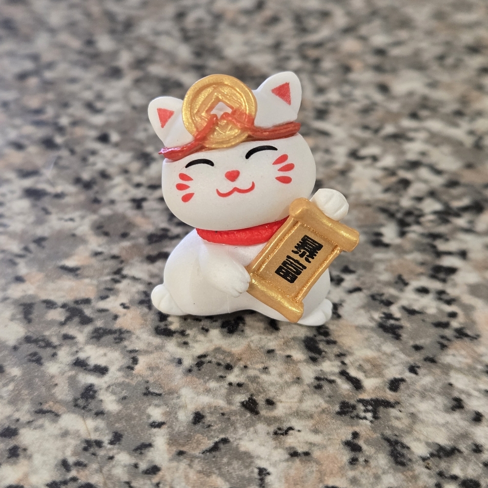 🍒🍒 Lucky White Maneki-Neko Figurine